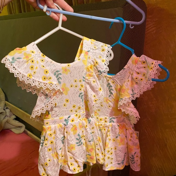 outfits for twins size 3-6 - Picture 3 of 5